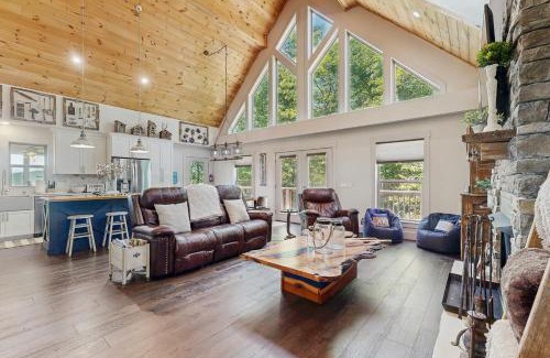 Lake Lure Casa | Rustic Retreat