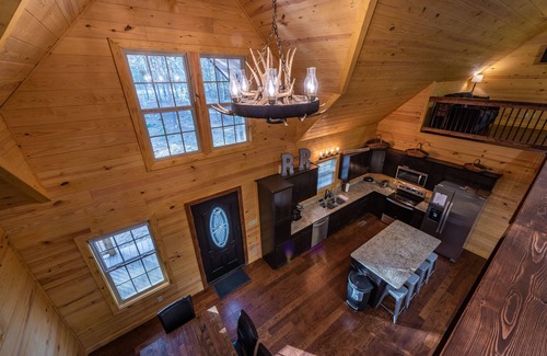 Mentone Cabina | RUSTIC RETREAT w/ Hot Tub - Rest and Relaxation for the Entire Family Sleeps 14
