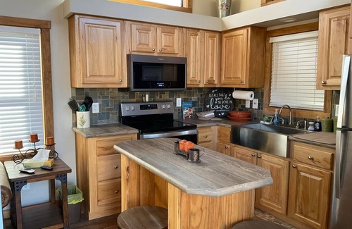 Mount Vernon Cabina | Rustic Retreat W/ One Bedroom & loft With Outdoor Fireplace