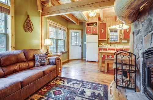 Gloversville Cabina | Rustic Retreat: Walk to Great Sacandaga Lake!