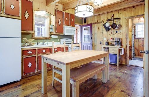 Gloversville Cabina | Rustic Retreat: Walk to Great Sacandaga Lake!