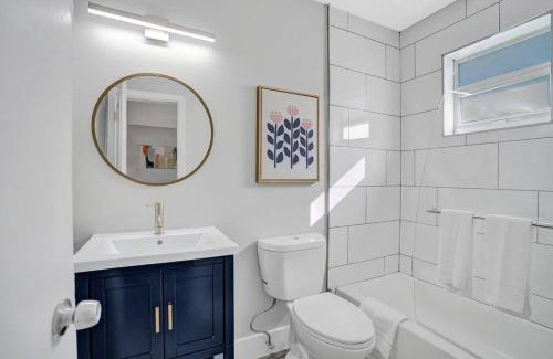 Poinciana Park Apartamento | Rustic Retreats Beachy 1BR for 4 guests in the heart of Fort Lauderdale