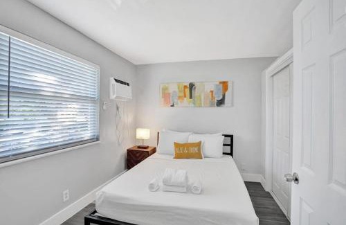 Poinciana Park Apartamento | Rustic Retreats Beachy 1BR for 4 guests in the heart of Fort Lauderdale