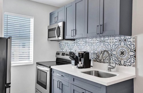Poinciana Park Apartamento | Rustic Retreats Beachy 1BR for 4 guests in the heart of Fort Lauderdale