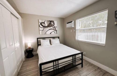 Poinciana Park Apartamento | Rustic Retreats Cozy 1BR For 4 Guests Minutes From Las Olas