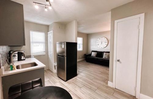 Poinciana Park Apartamento | Rustic Retreats Cozy 1BR For 4 Guests Minutes From Las Olas