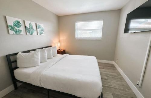 Poinciana Park Apartamento | Rustic Retreats Cozy 2BR for 6 guests minutes from Las Olas
