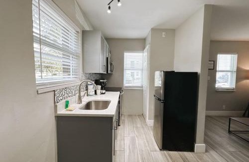 Poinciana Park Apartamento | Rustic Retreats Cozy 1BR for 4 guests minutes from Las Olas