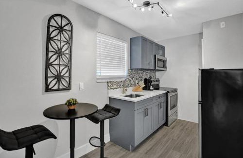 Poinciana Park Apartamento | Rustic Retreats Cozy 1BR For 4 Guests In The Heart Of Fort Lauderdale