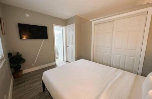 Poinciana Park Apartamento | Rustic Retreats Modern 1BR for 4 guests in the heart of Fort Lauderdale