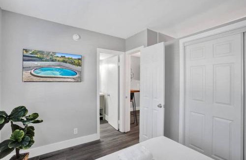 Poinciana Park Apartamento | Rustic Retreats Modern 1BR for 4 guests in the heart of Fort Lauderdale