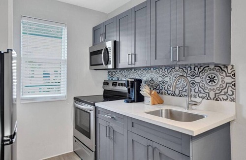 Poinciana Park Apartamento | Rustic Retreats: 1BR for 4 guests minutes from Las Olas