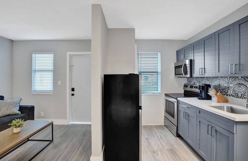 Poinciana Park Apartamento | Rustic Retreats: 1BR for 4 guests minutes from Las Olas