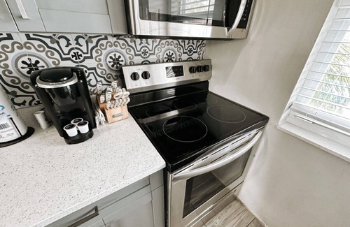 Poinciana Park Apartamento | Rustic Retreats: Beachy 1BR for 4 guests in the heart of Fort Lauderdale