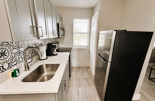 Poinciana Park Apartamento | Rustic Retreats: Beachy 1BR for 4 guests in the heart of Fort Lauderdale