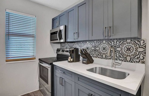 Poinciana Park Apartamento | Rustic Retreats: Beachy 1BR in the heart of Fort Lauderdale