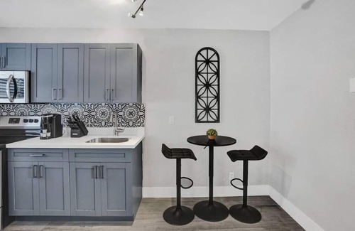 Poinciana Park Apartamento | Rustic Retreats: Beachy 1BR in the heart of Fort Lauderdale