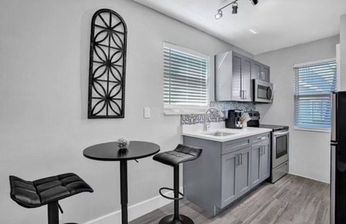 Poinciana Park Apartamento | Rustic Retreats: Beachy 1BR in the heart of Fort Lauderdale
