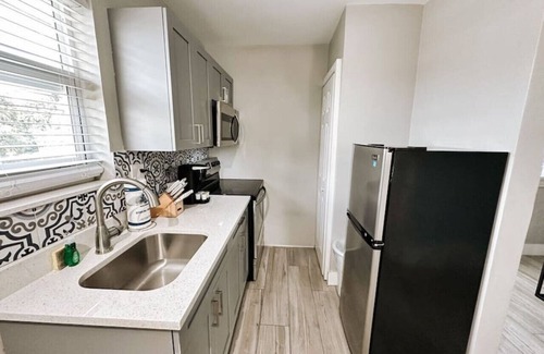 Poinciana Park Apartamento | Rustic Retreats: 1BR for 4 guests minutes from Las Olas