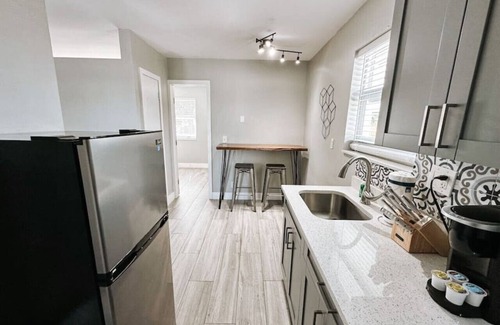 Poinciana Park Apartamento | Rustic Retreats: 1BR for 4 guests minutes from Las Olas