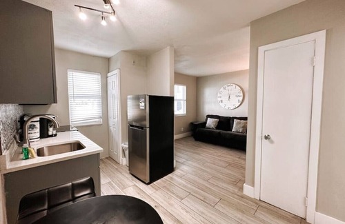 Poinciana Park Apartamento | Rustic Retreats: Beachy 1BR in the heart of Fort Lauderdale