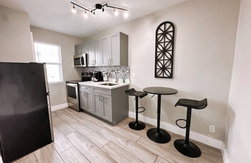 Downtown Fort Lauderdale Apartamento | Rustic Retreats: Beachy 1BR in the heart of Fort Lauderdale