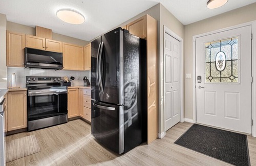East Kootenay Apartamento | Rustic Ridge | Hot Tub | Home Theatre | Fireplace