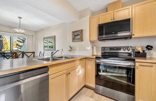 East Kootenay Apartamento | Rustic Ridge | Hot Tub | Home Theatre | Fireplace