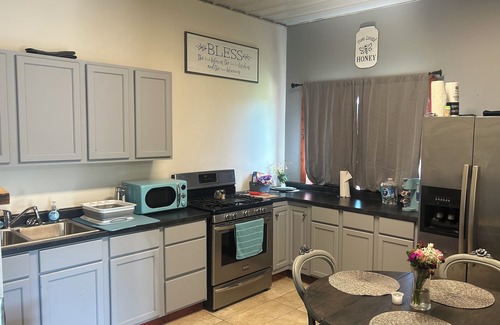 Lincoln County Apartamento | Rustic River Retreat. River access Nature,Highland cows, horses, trails hot tub