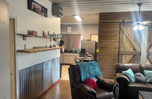 Lincoln County Apartamento | Rustic River Retreat. River access Nature,Highland cows, horses, trails hot tub
