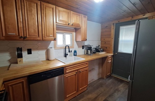 Maple View Casa | Rustic Riverside Charm and Exclusive Fishing Access!