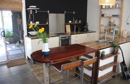 Iluka Apartamento | Rustic romantic studio. The closest accommodation to Frazers Reef beach.