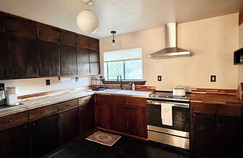 Cedarville Casa | Rustic Rural Getaway, Family & Pet Friendly