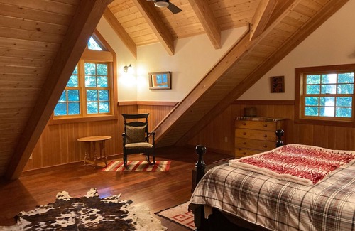 Gold Beach Casa | Rustic & Serene Forest Retreat