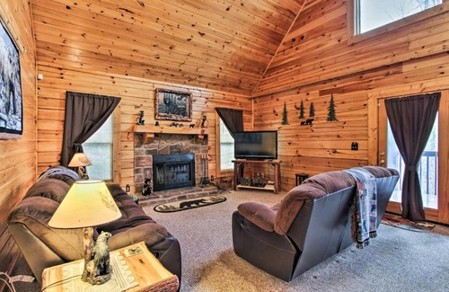 Sevierville Casa | Rustic Sevierville Cabin with Covered Porch!