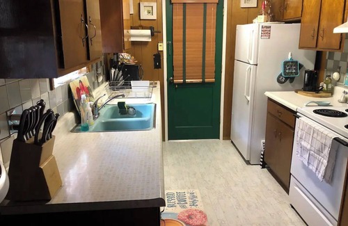 Mi-Wuk Village Cabina | Rustic Sierra Cabin with Hiking Trail and Kids Room - Perfect Family Getaway!