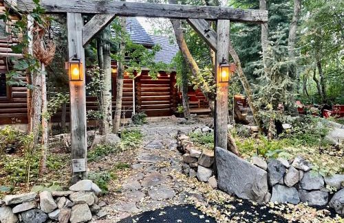 Sundance Villa | Rustic Sundance cabin sleeps 13 hottub firepits
