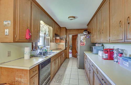 Thomasville Casa | Rustic Thomasville Home w/ Deck: 2 Mi to Downtown!
