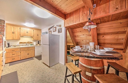 Trinity Center Cabaña | Rustic Trinity Center Cabin w/ Deck Near Fishing!