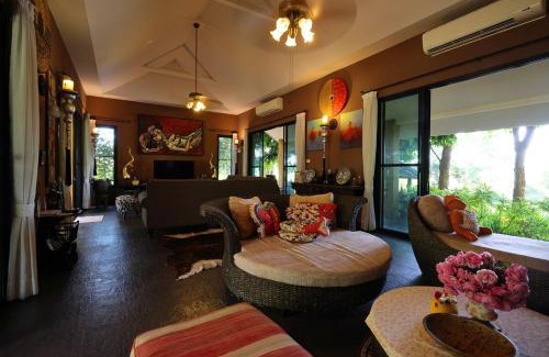 Saraphi Casa | Rustic Tropical Residence