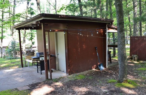 Higgins Lake Cabina | Rustic Up North Cabin very close to Higgins Lake
