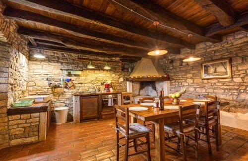 Groznjan Villa | Rustic villa Casa Mazuli with pool in Groznjan