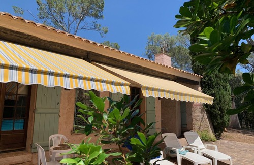 Puget-sur-Argens Villa | Villa con una gran piscina en el desierto ~ cerca del mar