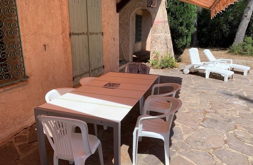 Puget-sur-Argens Villa | Villa con una gran piscina en el desierto ~ cerca del mar