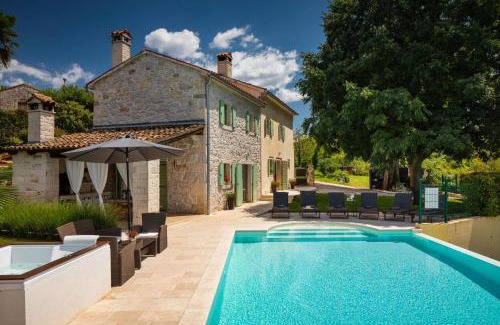 Rakotule Villa | Rustic villa Zvonar with pool in Motovun