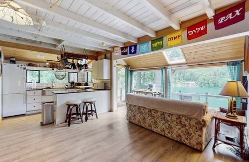 Port Angeles Cabina | Rustic Waterfront Cabin Retreat on Scenic Lake Sutherland
