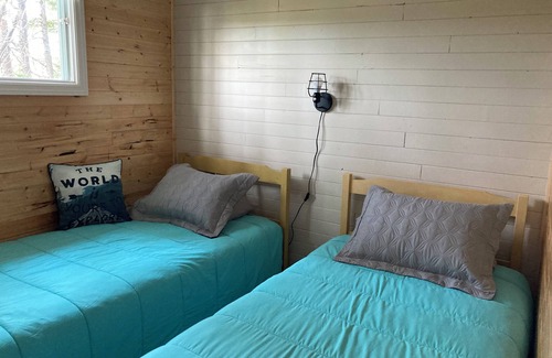 Port Blandford Cabina | Rustic Wave Cottages-Cabin #5