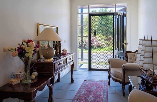 Labertouche Casa | Rustic Winery Villa | King Bed Room1 with En-Suite