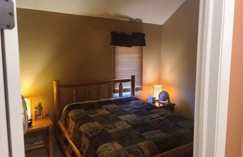 Lyndon Station Condominio | Rustic Wisconsin Dells Condo