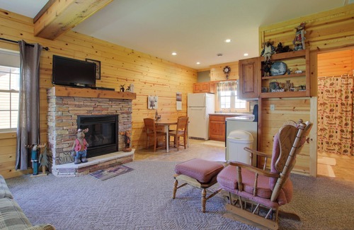 Cecil Cabina | Rustic Wisconsin Cabin on Shawano Lake!